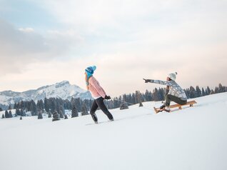 Ragazze con la slitta - photo APT Alpe Cimbra | © Ragazze con la slitta - photo APT Alpe Cimbra