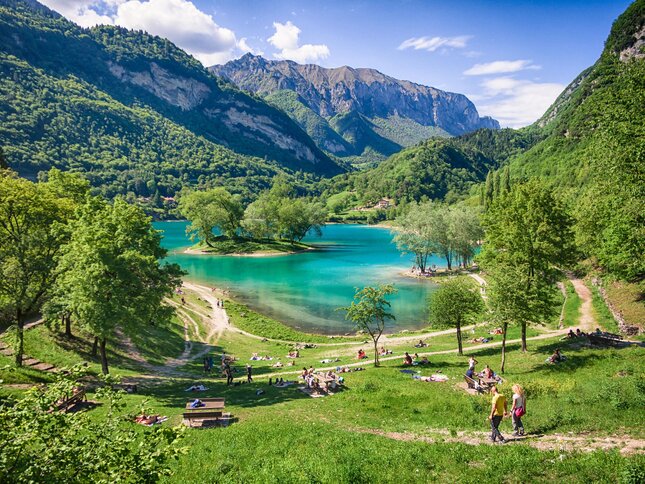 Vacanza al lago di Tenno, vicino allago di Garda 