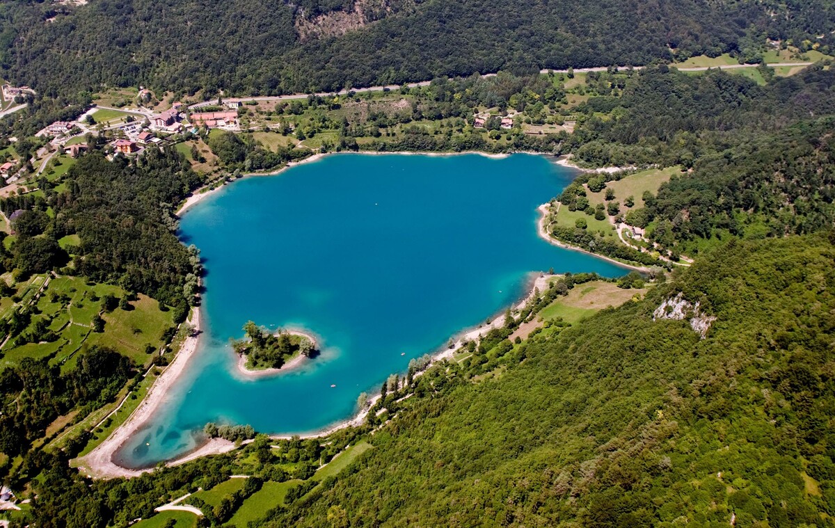 Lake Tenno: a turquoise diamond on Garda Lake - Nature - Lakes