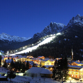 Pista Aloch, Val di Fassa, sci, notturna | © Robert Bernard