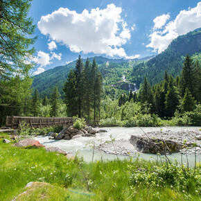 Bridge along the waterfalls route | © APT Madonna di Campiglio, Pinzolo, Val Rendena