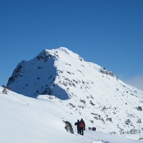 Ciaspolatori verso cima Tombea | © APT Madonna di Campiglio, Pinzolo, Val Rendena