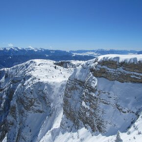 Classic snowshoeing to the majestic Mount Roen | © APT Val di Non 