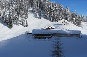 Wintertrekking al Rifugio Mezzavia e alla Malga di Romeno | © APT Val di Non Soc. Coop.