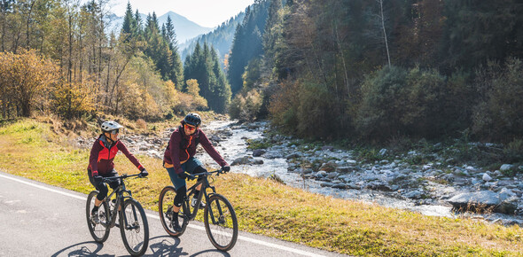 Mit Fahrrad und Mountainbike