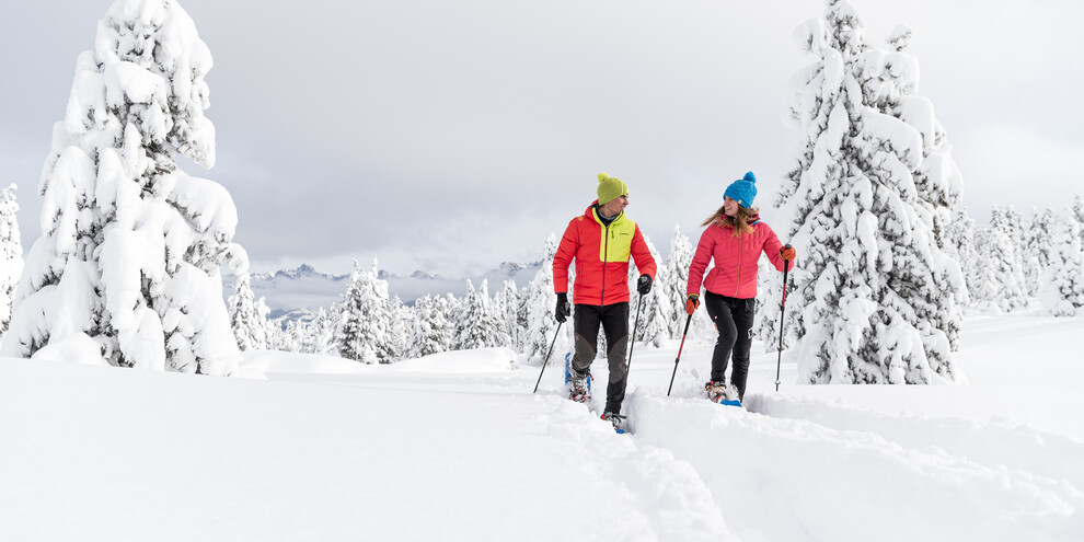 Yoga e ciaspole nella neve