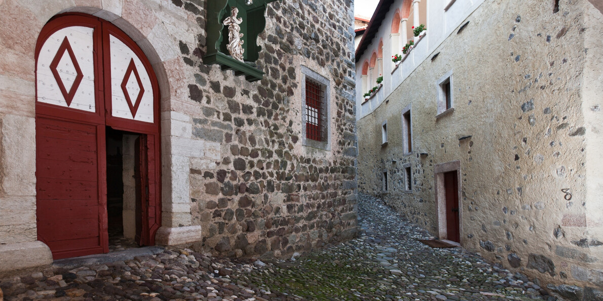 Castel Valer in Val di Non, tra storia e mito