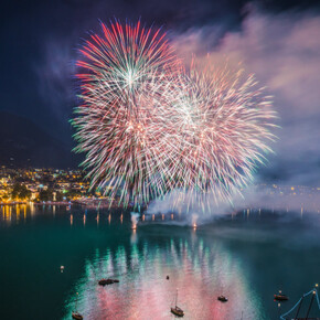 Mezzanotte Magica sul Lago