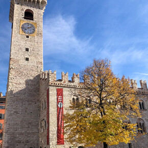 Führung durch den Civic Tower bei Nacht