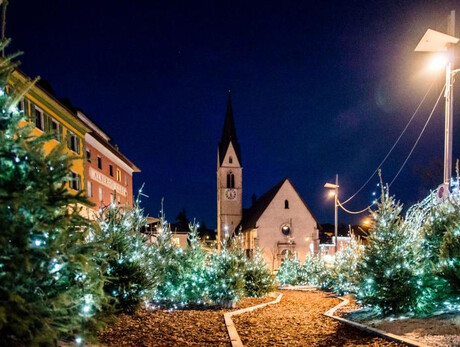 Dolce natale a Cles: strauben e vin brulé