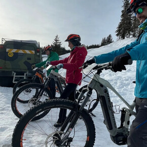 Pedalando sulla neve in Valpiana