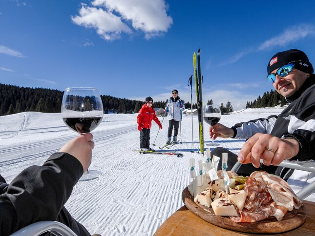 Folgaria cosa mangiare - Relax e merenda nei pressi delle piste a Passo Coe