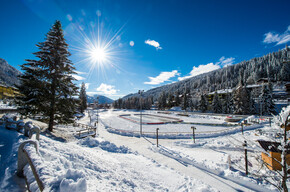 Madonna di Campiglio - Panorama - Laghetto e pista da ghiaccio
