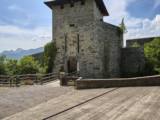Valle del Chiese - Bondone - Castello San Giovanni
