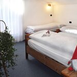  Foto von Economy Dreibettzimmer  B&B , Dusche oder Bad