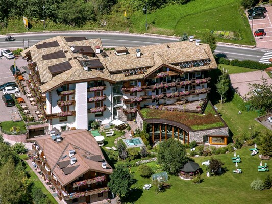 Hotel Gran Paradis - Campitello di Fassa - Summer