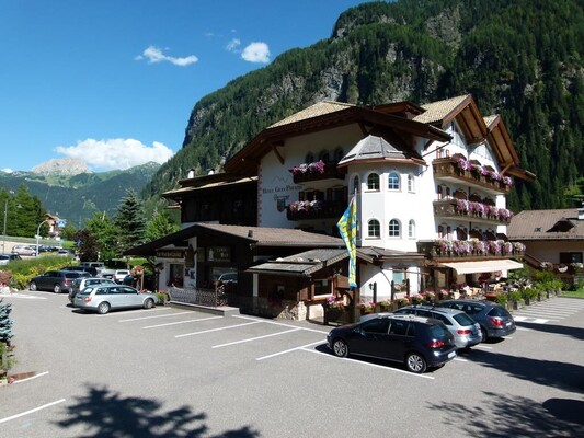 Hotel-Gran-Paradis-Campitello-di-Fassa-estate