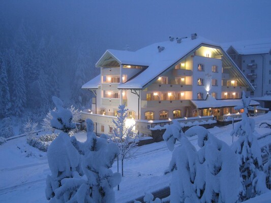 Hotel Erica la sera in inverno