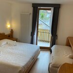  Photo of Triple room, bath, toilet, facing the mountains