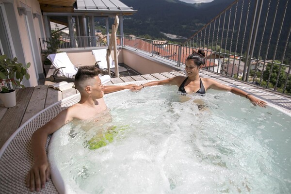 HOTEL-LUNA-BIANCA-FOLGARIA-TRENTINO-JACUZZI | © hotel luna bianca alpe cimbra