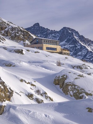 esterno inverno | © RIFUGIO MANDRON