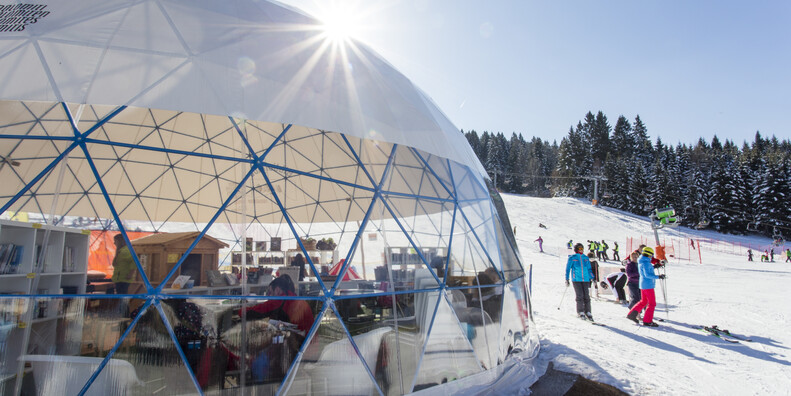 Schlauchbootfahrten, Schneeschuhwanderung und ein Bücheriglu #1