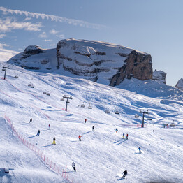 Trentino startet mit neuer Sesselbahn, modernen Gondeln und einem Aussichtsturm mit Lehrstationen in die Wintersaison 2024/25 