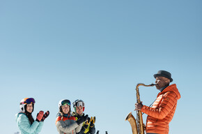 Musikwinter im Trentino: Instrumente aus Eis beim Paradice Music und warme Klänge beim Dolomiti Ski Jazz 