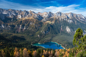 HERFST BIJ DE MEREN VAN TRENTINO