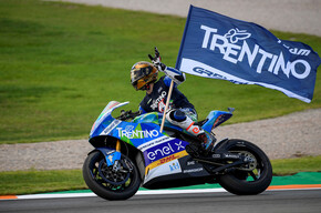 MATTEO FERRARI E IL TEAM TRENTINO GRESINI IN CIMA AL MONDO