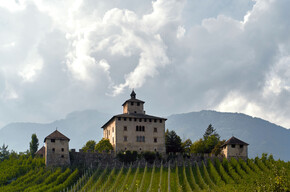 Um die Burgen und Schlösser im Trentino ranken sich zahlreiche Mythen und Legenden