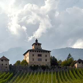 Um die Burgen und Schlösser im Trentino ranken sich zahlreiche...