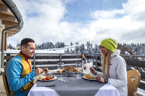 COMBINE SKIING WITH GOURMET EXPERIENCES AND SPA TIME AT HIGH-ALTITUDE MOUNTAIN HUTS 