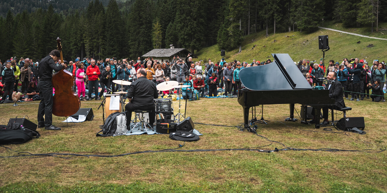 RAPHAEL GUALAZZI, ESTRO MUSICALE TRAVOLGENTE #2