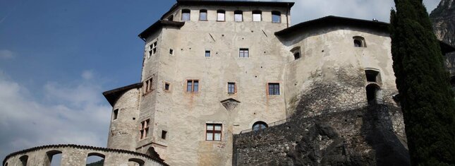 Castel Pietra | © Foto Archivio Apt