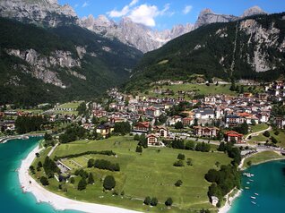 Lake Molveno - Trentino - Holidays at the Lake - Molveno beach