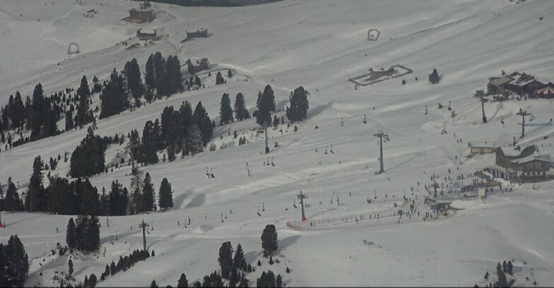 Webcam Pampeago  - Predazzo -  Obereggen - Mountain huts Zisch and Genischer