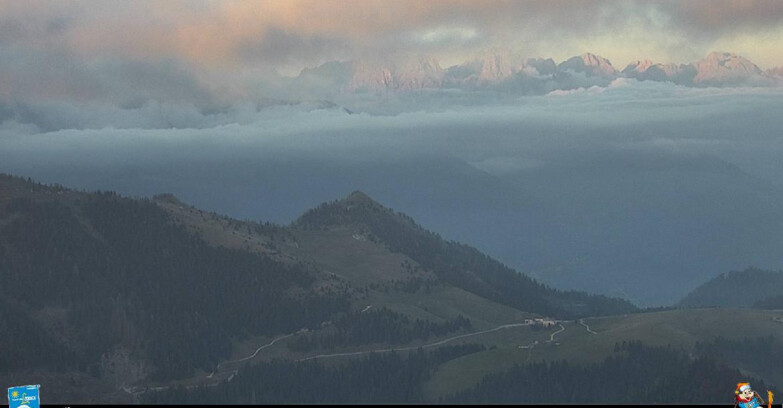 Webcam Passo Brocon-Marande - Brocon Pass and Pale di S.Martino 