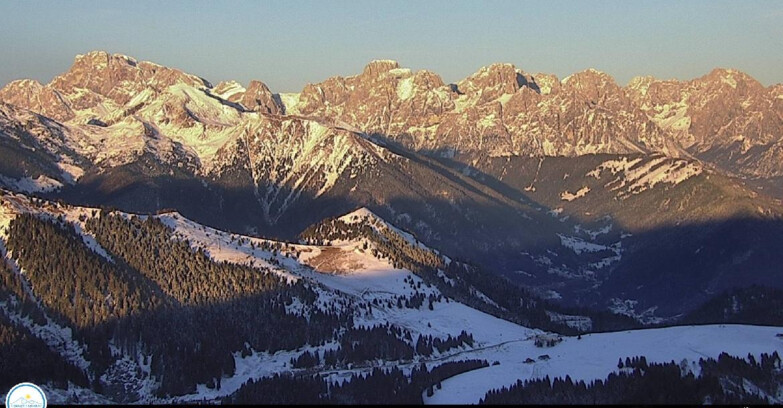 Webcam Passo Brocon-Marande - Brocon Pass and Pale di S.Martino 