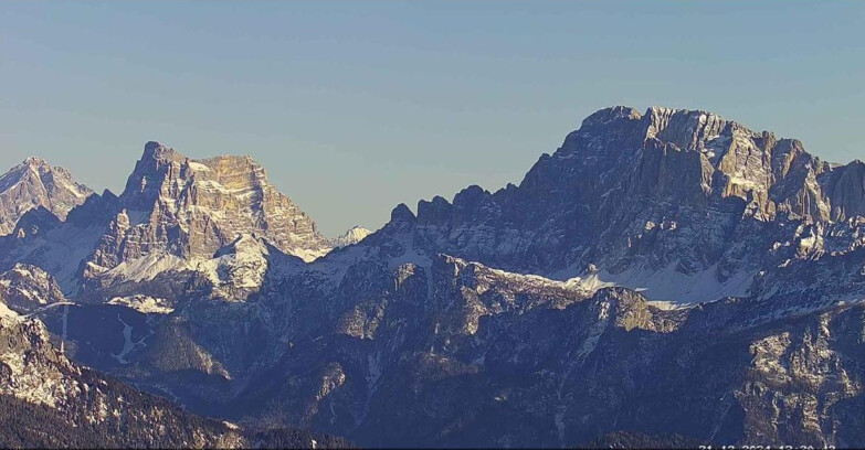 Webcam Passo San Pellegrino-Falcade  - Pelmo e Civetta