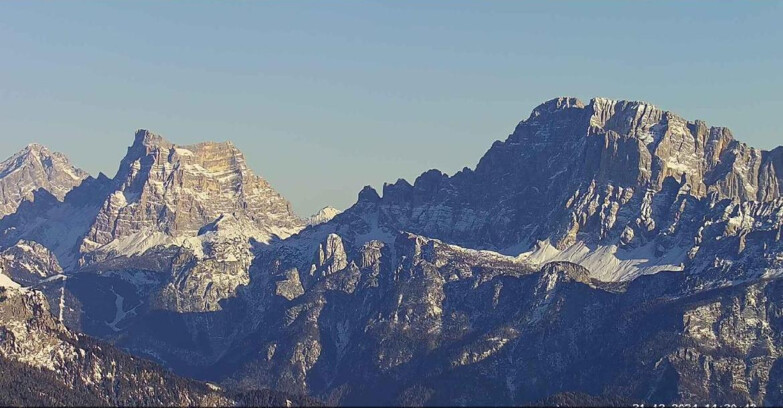 Webcam Passo San Pellegrino-Falcade  - Pelmo e Civetta