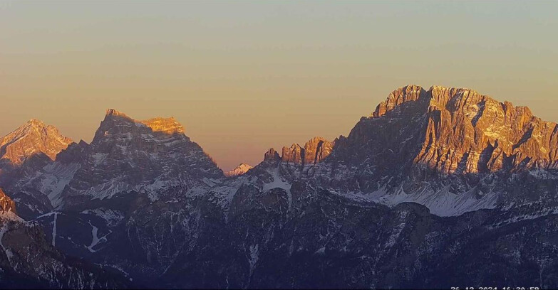 Webcam Passo San Pellegrino-Falcade  - Pelmo e Civetta