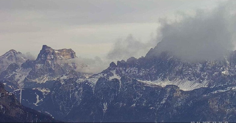 Webcam Passo San Pellegrino-Falcade  - Pelmo e Civetta