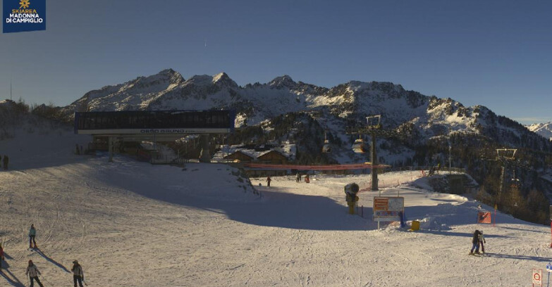 Webcam Ski area Campiglio Dolomiti di Brenta Val di Sole Val Rendena - Seggiovia Orso Bruno 