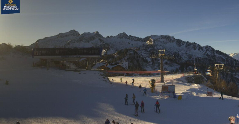 Webcam Skiarea Campiglio Dolomiti di Brenta Val di Sole Val Rendena - Seggiovia Orso Bruno 