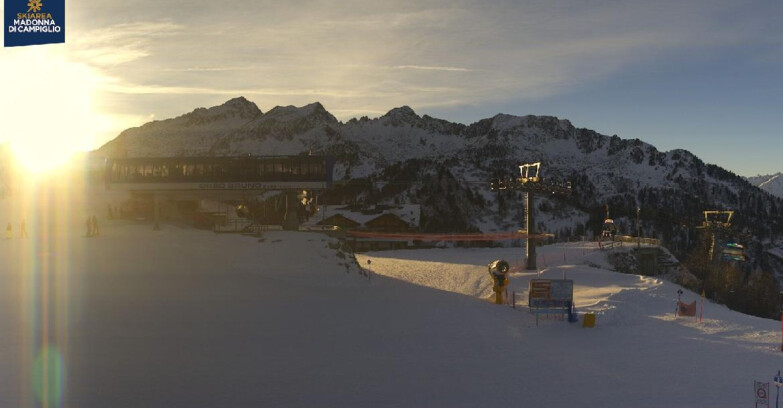 Webcam Skiarea Campiglio Dolomiti di Brenta Val di Sole Val Rendena - Seggiovia Orso Bruno 