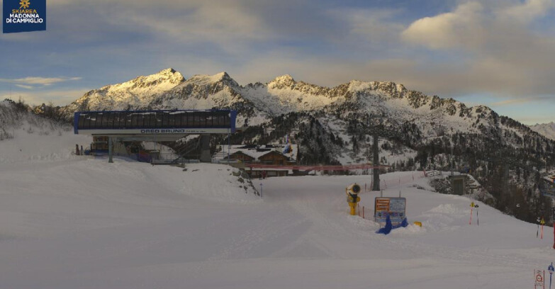 Webcam Ski area Campiglio Dolomiti di Brenta Val di Sole Val Rendena - Seggiovia Orso Bruno 