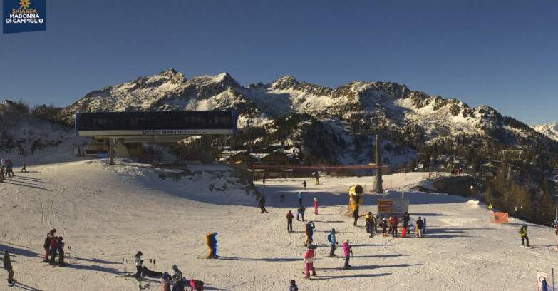 Webcam Skiarea Campiglio Dolomiti di Brenta Val di Sole Val Rendena - Seggiovia Orso Bruno 