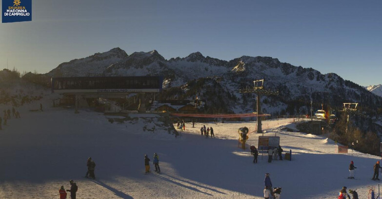 Webcam Skiarea Campiglio Dolomiti di Brenta Val di Sole Val Rendena - Seggiovia Orso Bruno 