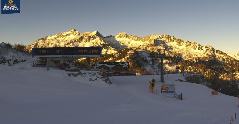 Webcam Skiarea Campiglio Dolomiti di Brenta Val di Sole Val Rendena - Seggiovia Orso Bruno 